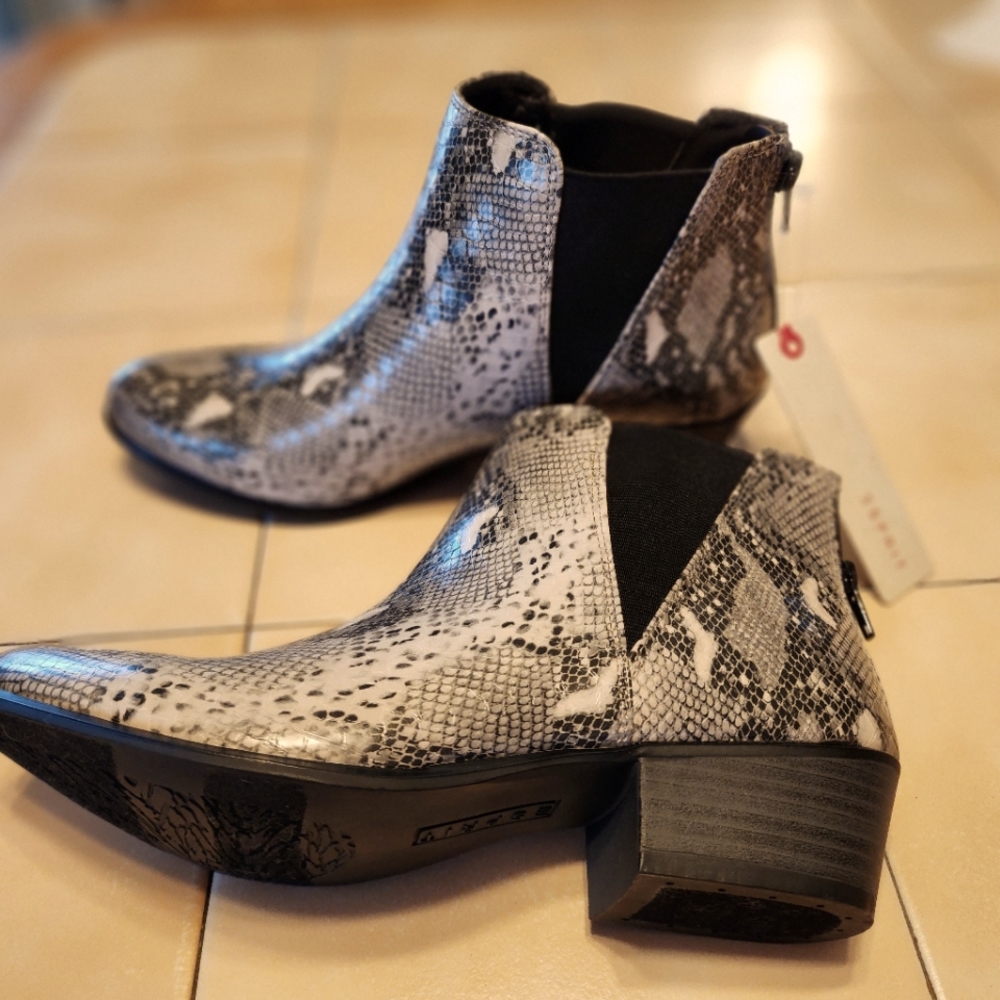 Espirit Ankle boots